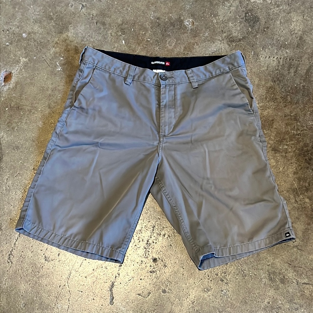 Quiksilver men’s shorts, 33